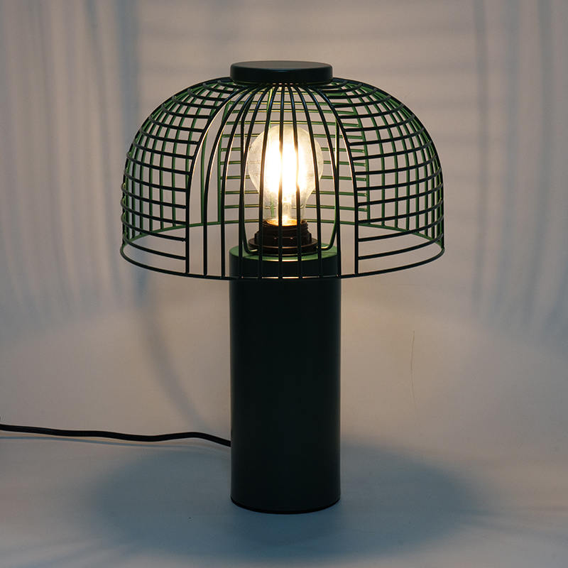 Lampe de table en fer forgé cage à oiseaux noire