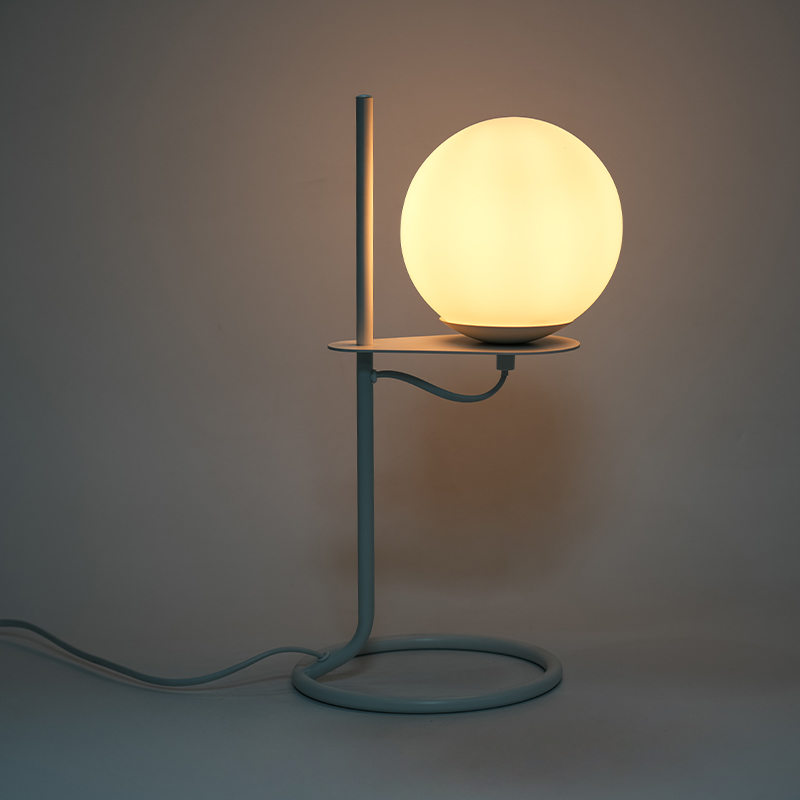 Lampe de table simple boule de verre