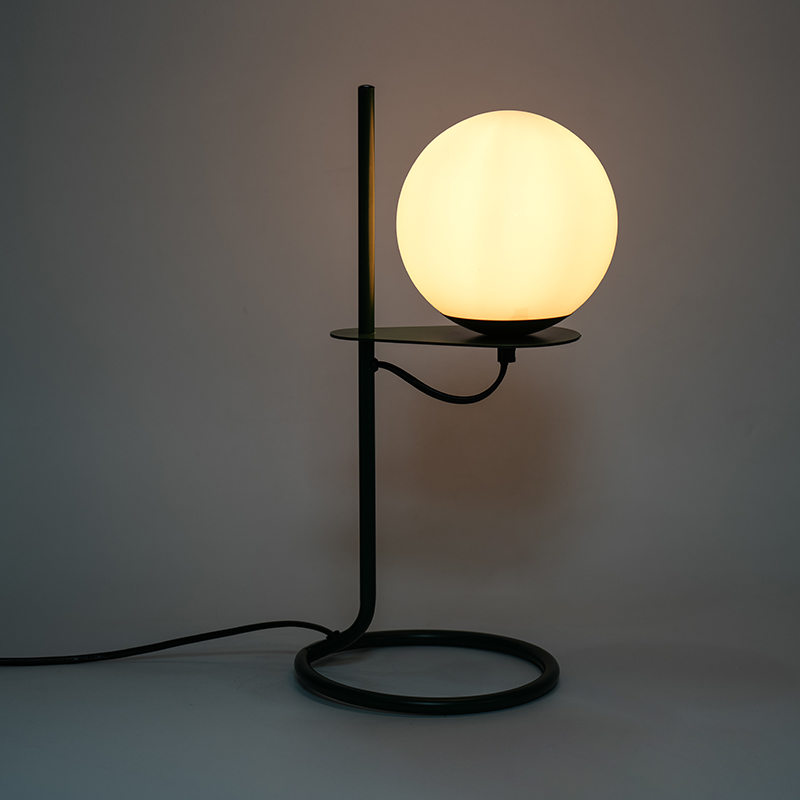 Lampe de table simple boule de verre