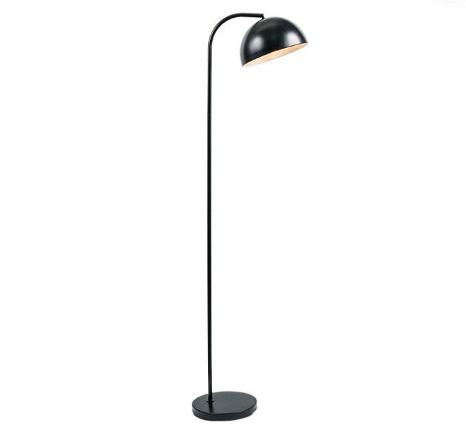 Ce lampadaire en métal noir est-il sûr et fiable lors de l'utilisation?