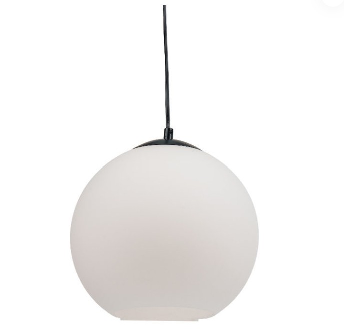 Quels sont les avantages du verre à la crème légère du pendentif sphérique de la salle à manger sur le verre ordinaire?