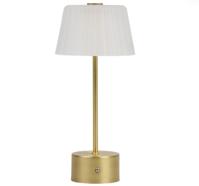 Quelle est la quantité d'énergie que la lampe à table LED économise par rapport aux lampes traditionnelles?