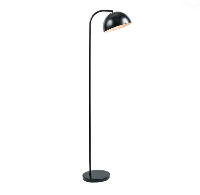 Quelles précautions doivent être prises lors de l'installation et de la mise en place d'un lampadaire?